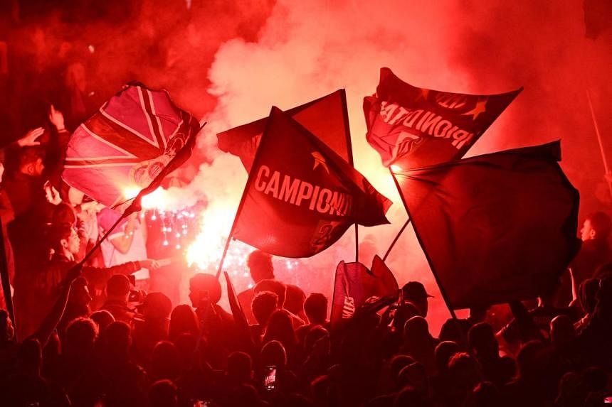 Bien nguoi an mung chuc vo dich cua Inter Milan hinh anh