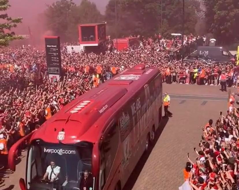 Jurgen Klopp bat khoc anh 1