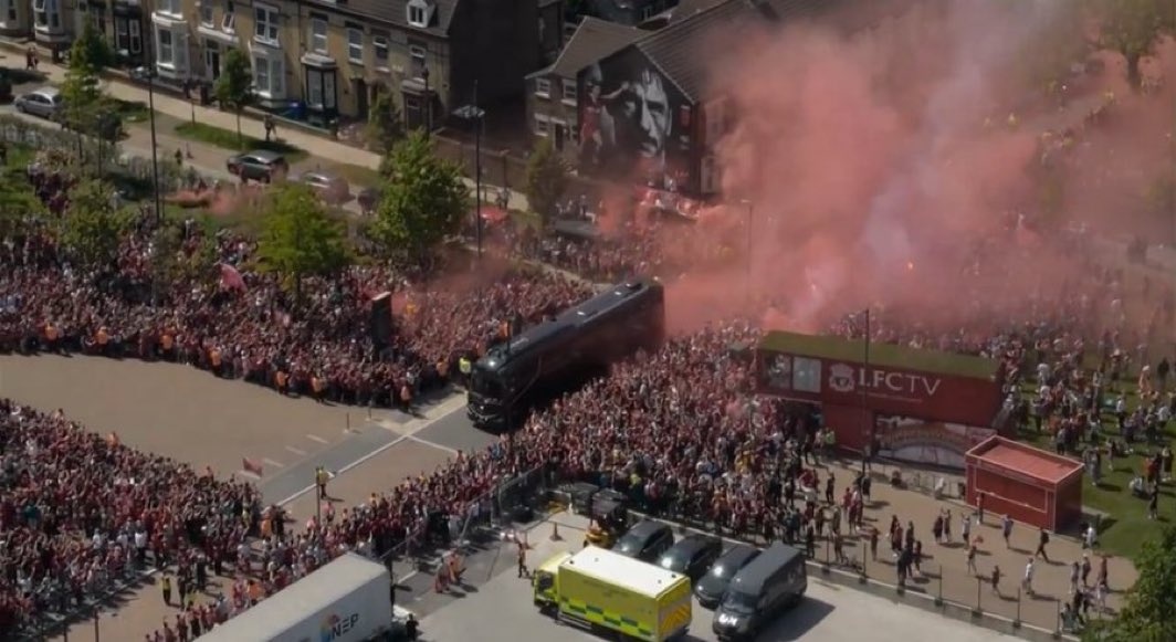 Jurgen Klopp bat khoc anh 2