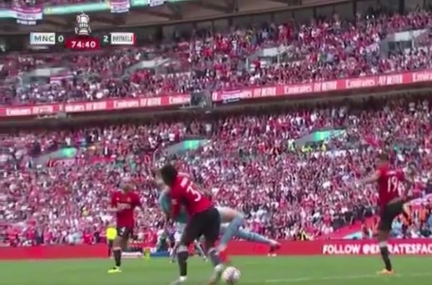 Man City mat oan 11 m truoc MU? hinh anh