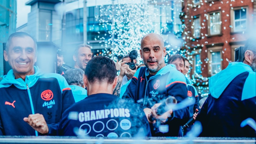 Buoi dieu hanh ruoc cup bat on cua Man City hinh anh