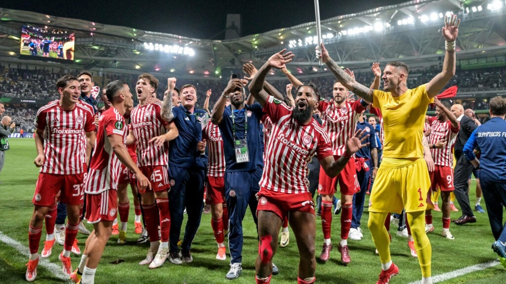 Olympiacos vo dich anh 6