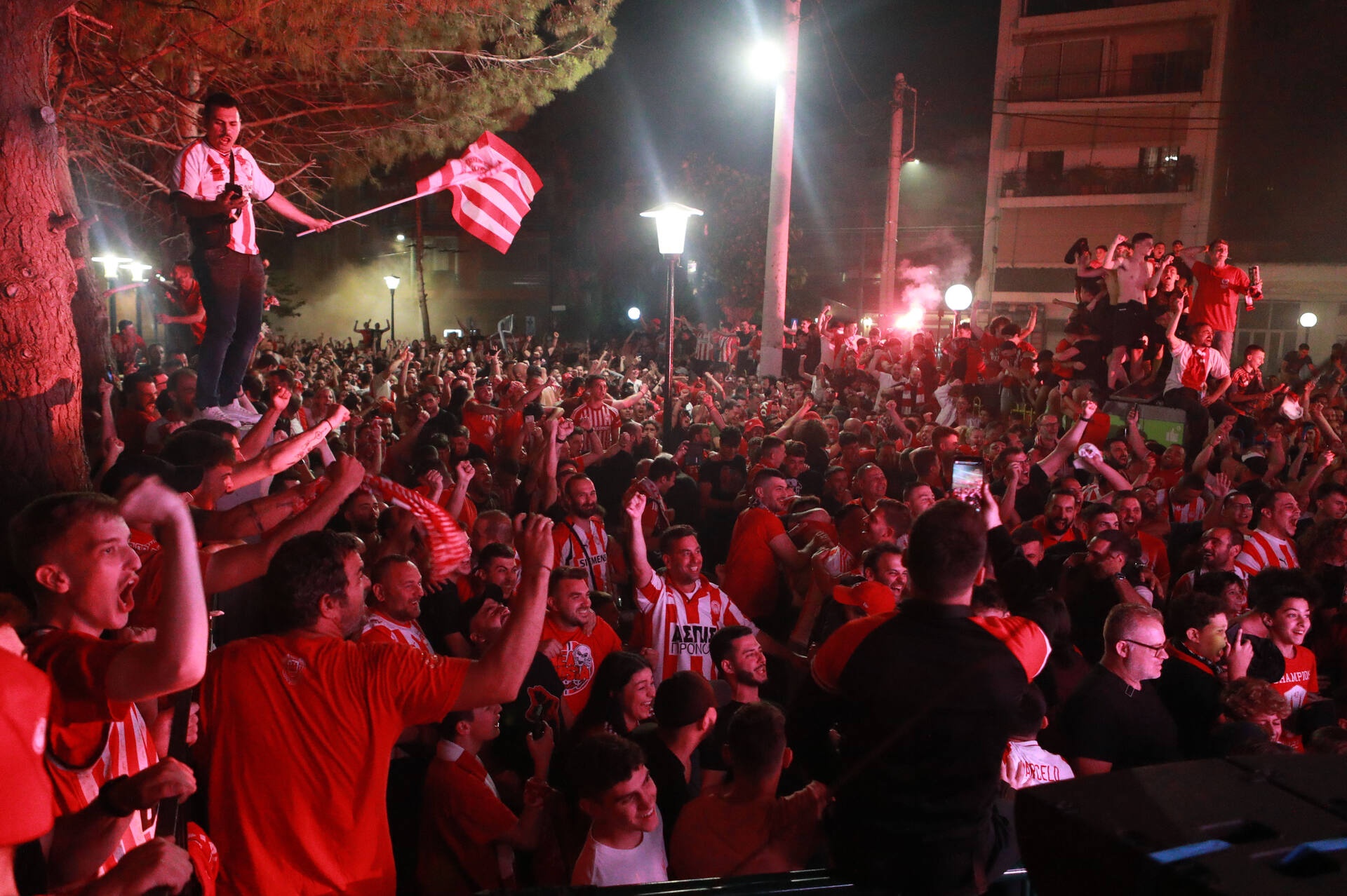 Olympiacos vo dich anh 3