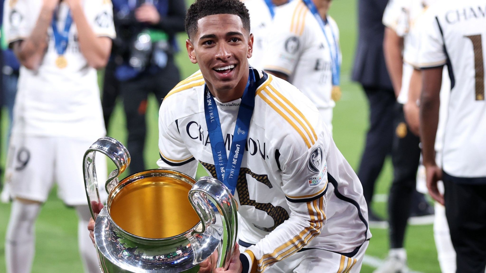 5 cau thu hay nhat anh 10