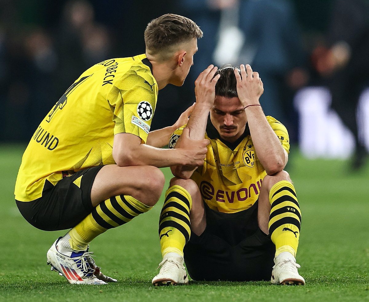 Dan sao Dortmund do guc hinh anh