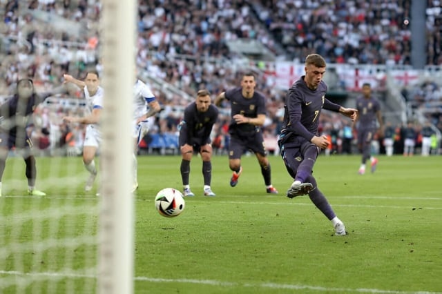 Palmer tiep tuc toa sang trong tran thang cua tuyen Anh hinh anh