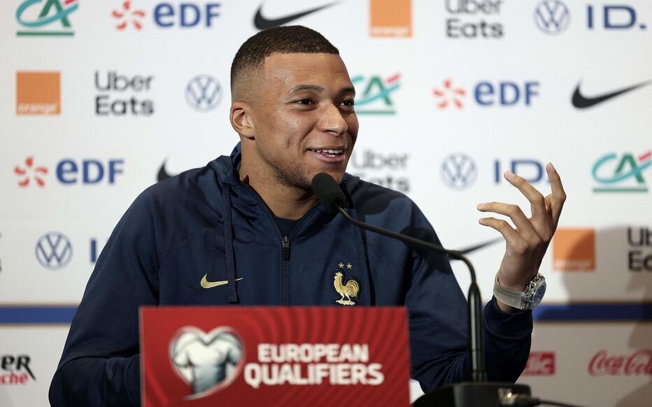 Mbappe bi PSG de doa hinh anh