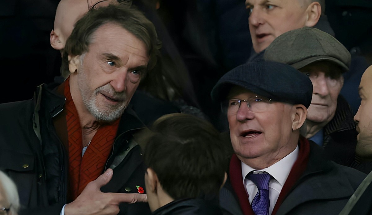 MU loai bo quy dinh lau nam cua Sir Alex tai Carrington hinh anh