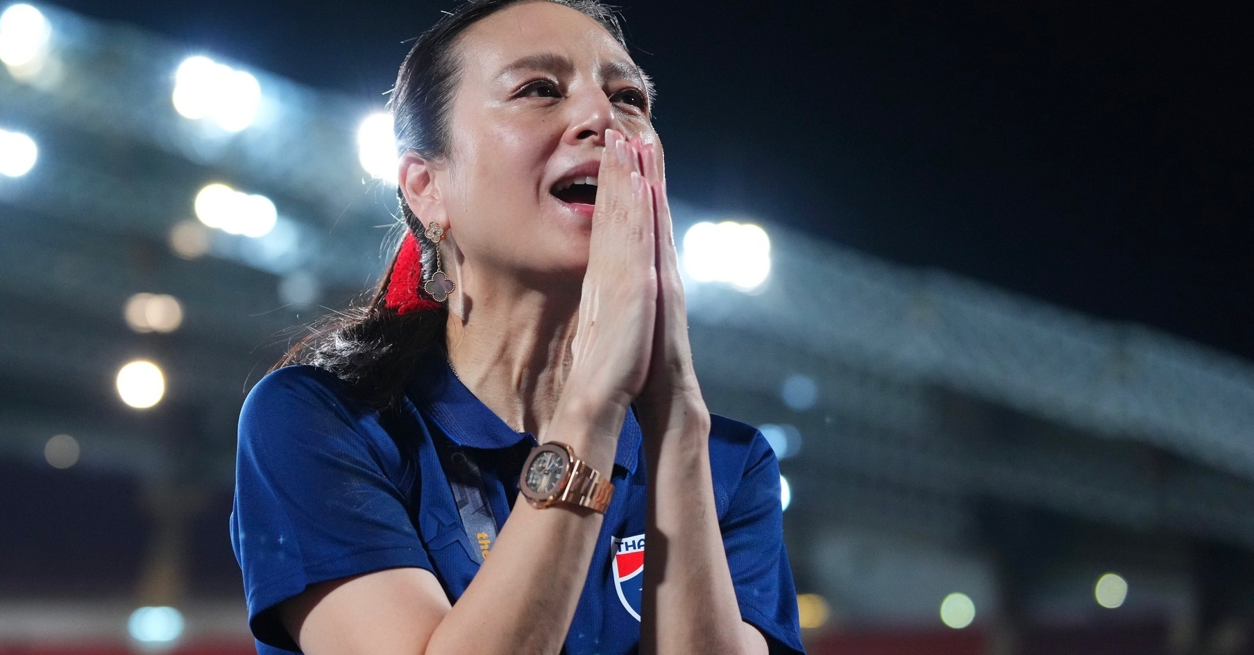 Cau thu Thai Lan khoc anh 9