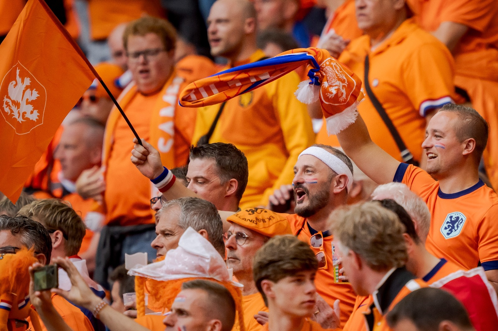 Hinh anh gay sot anh 8