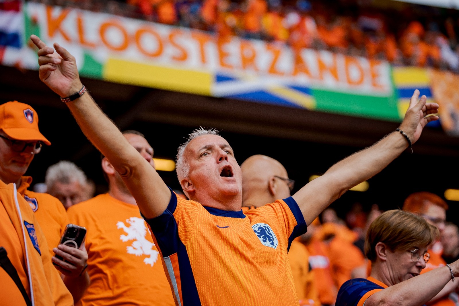 Hinh anh gay sot anh 9