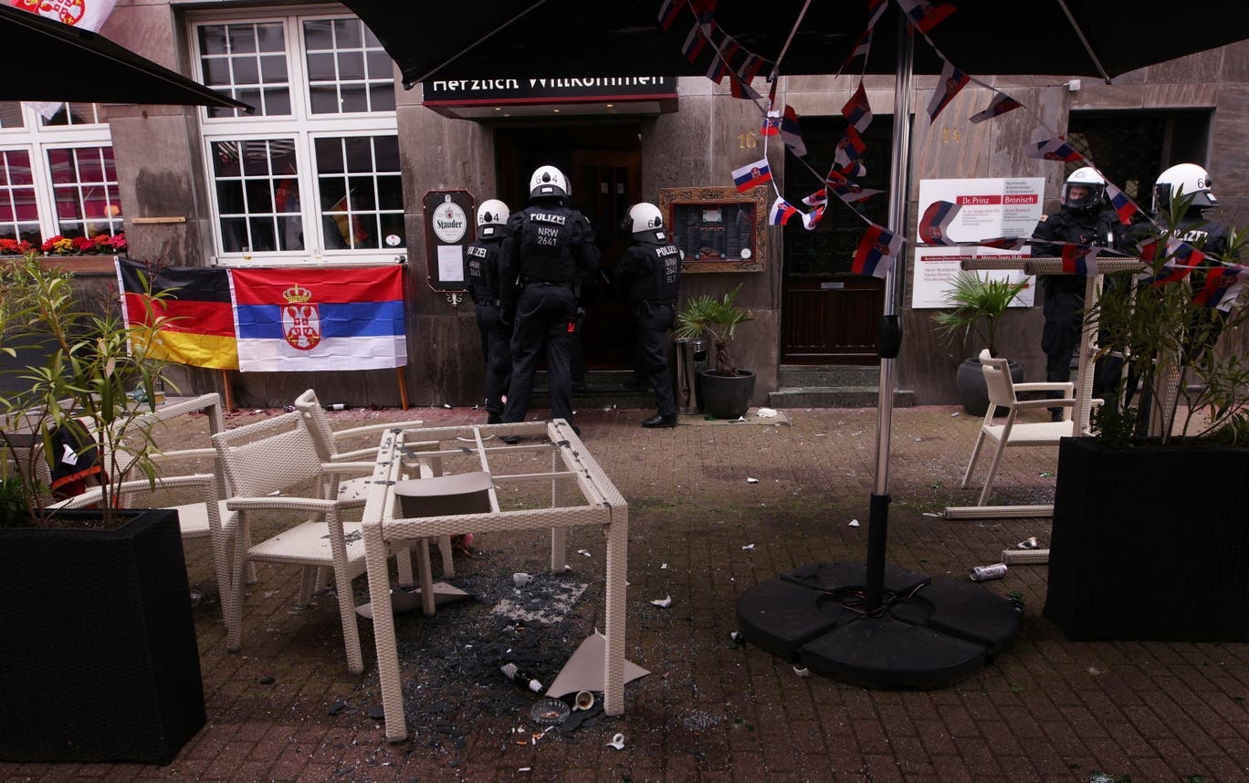 Anh va Serbia danh nhau anh 8