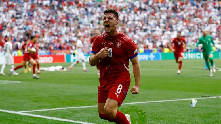 Cuu sao Real Madrid giup Serbia thoat thua o phut 90+5 hinh anh