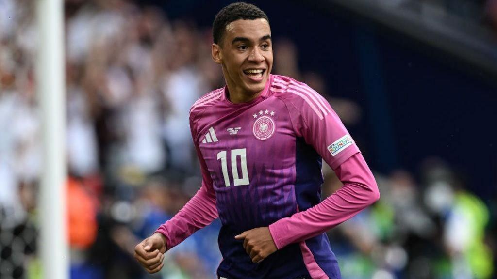 Doi hinh hay nhat EURO anh 8