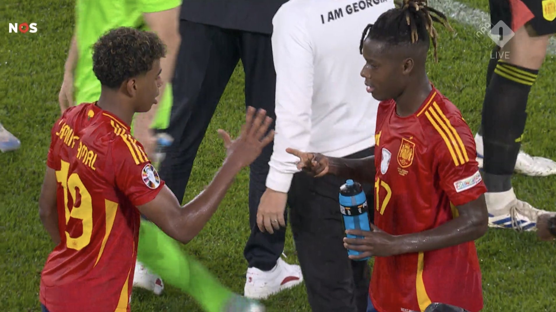 Man an mung gay sot cua bo doi 'gen Z' Tay Ban Nha hinh anh