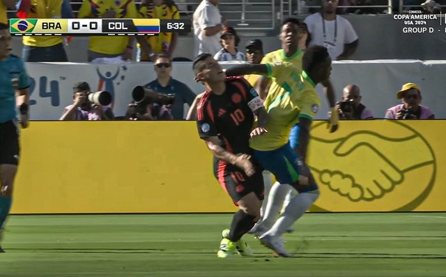 Vinicius thuc cui cho vao mat James Rodriguez hinh anh