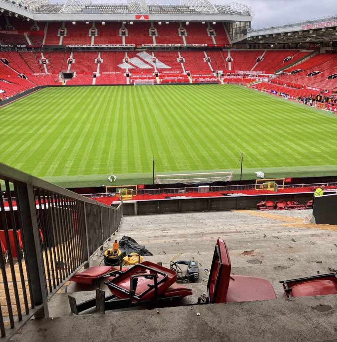 San Old Trafford thay doi anh 8