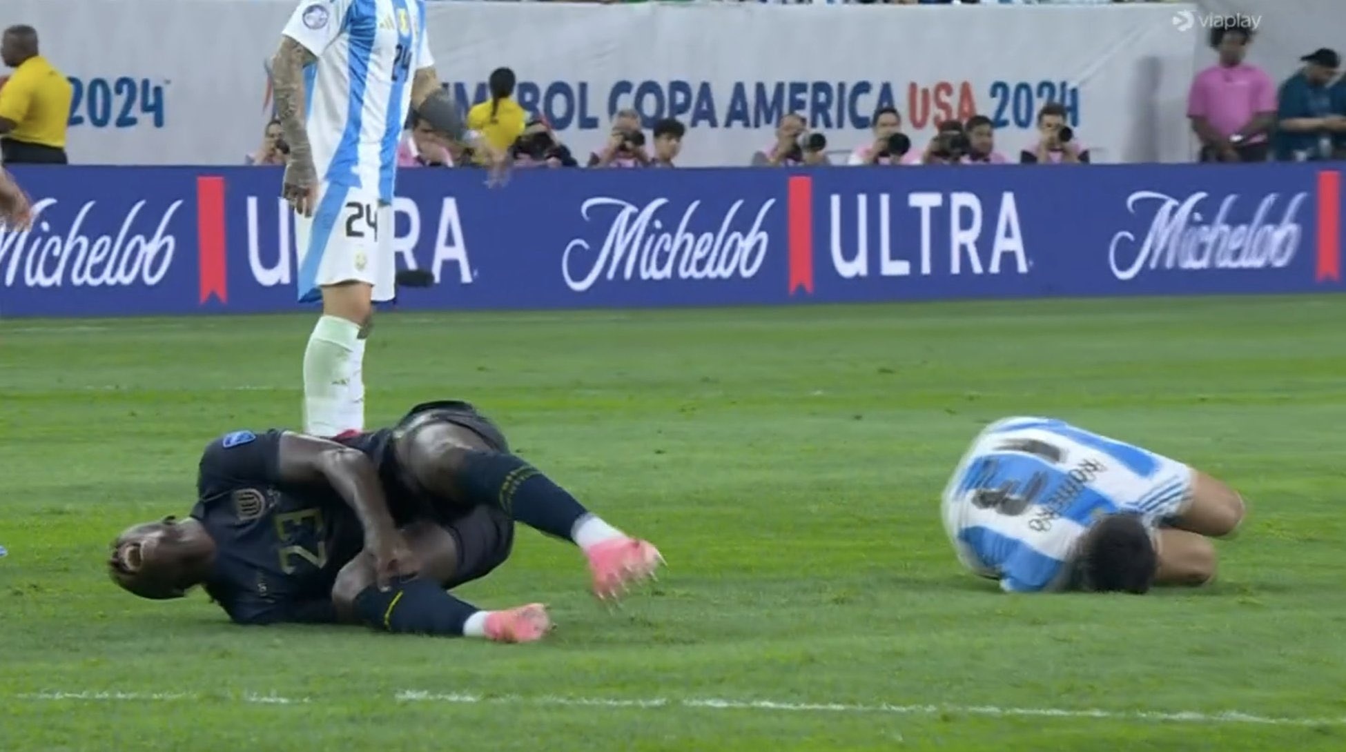 Pha vao bong nguy hiem cua cau thu Argentina hinh anh