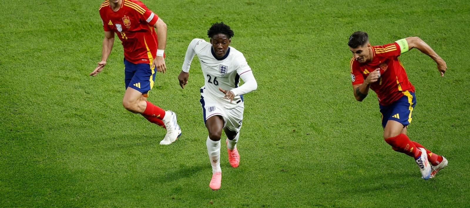 Mainoo gay choang anh 6