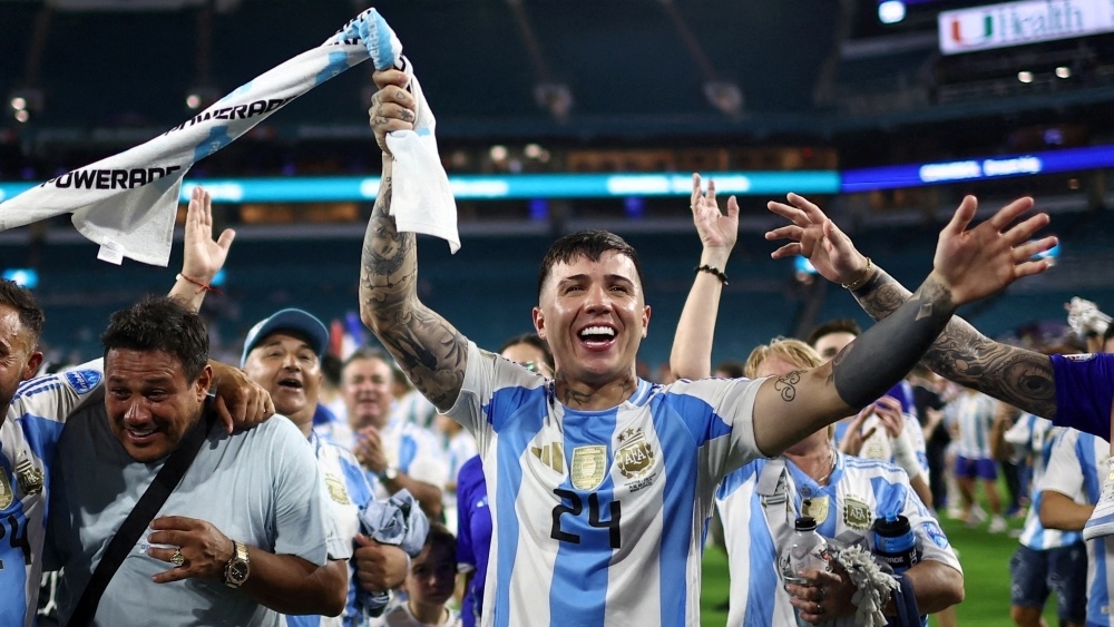 FIFA dieu tra Enzo Fernandez hinh anh