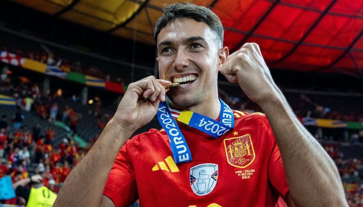 Ly do MU nen mua Olmo va Zubimendi hinh anh