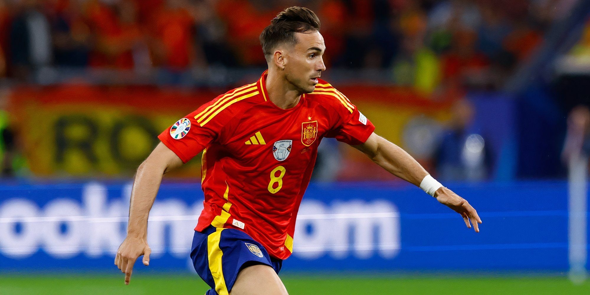 PSG lam an MU,  Arsenal anh 4