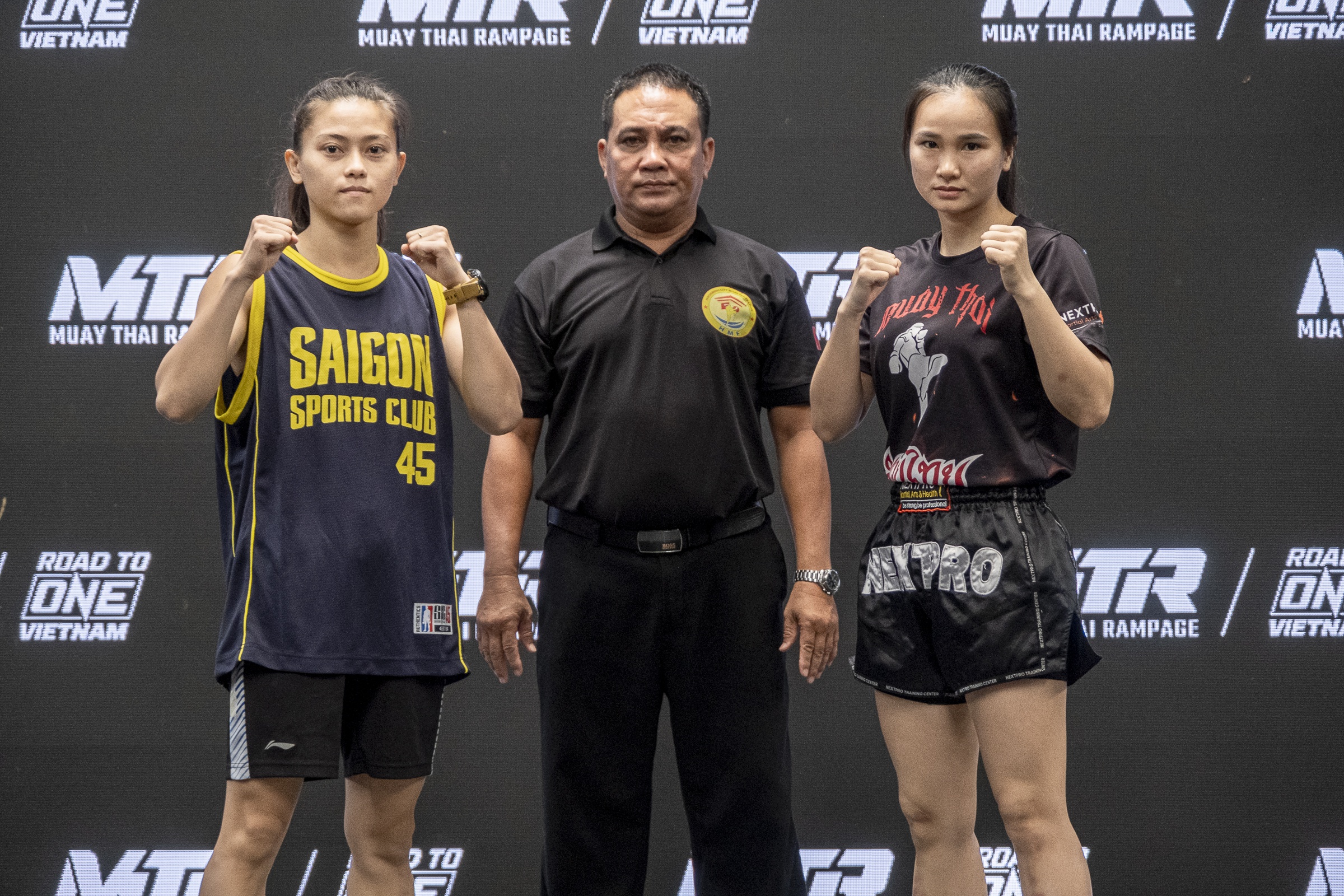 Huynh Ha Huu Hieu doi dau nha vo dich Kickboxing tre hinh anh