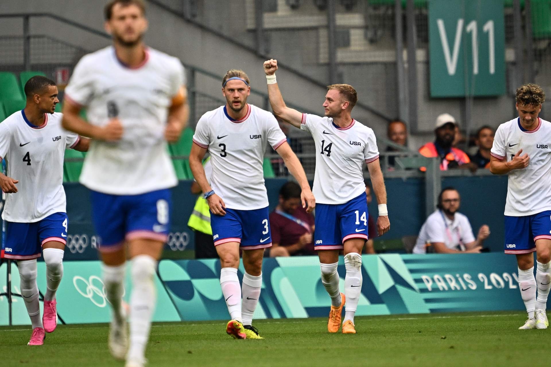 8 doi vao tu ket anh 2