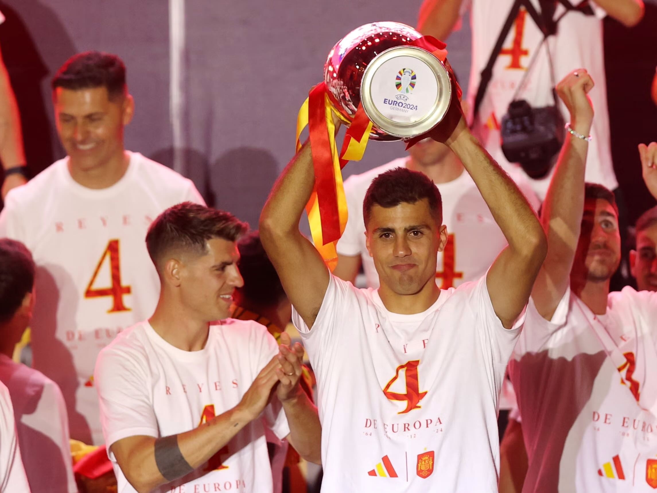 Rodri va Morata bi treo gio mot tran hinh anh