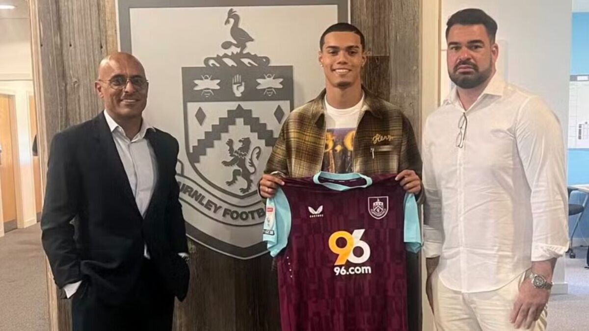 Con trai Ronaldinho roi Barca, gia nhap cuu binh Premier League hinh anh