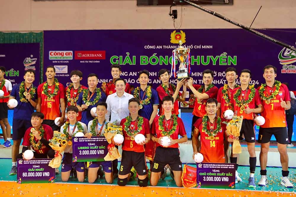 Chu nha vo dich giai bong chuyen Cong an TP.HCM mo rong hinh anh