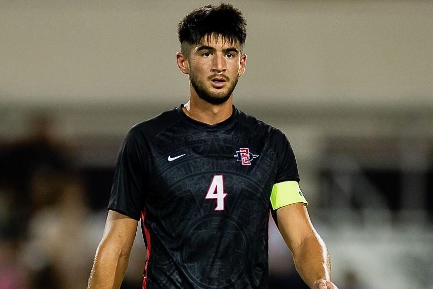 CLB Ha Noi chieu mo cau thu My goc Viet hinh anh