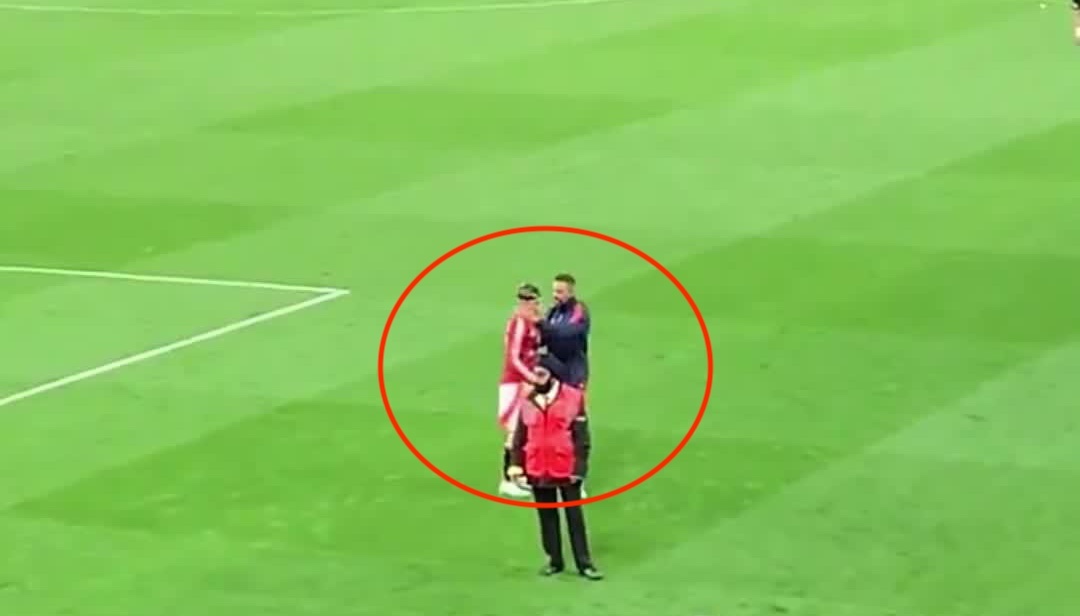 Van Nistelrooy an ui Garnacho hinh anh