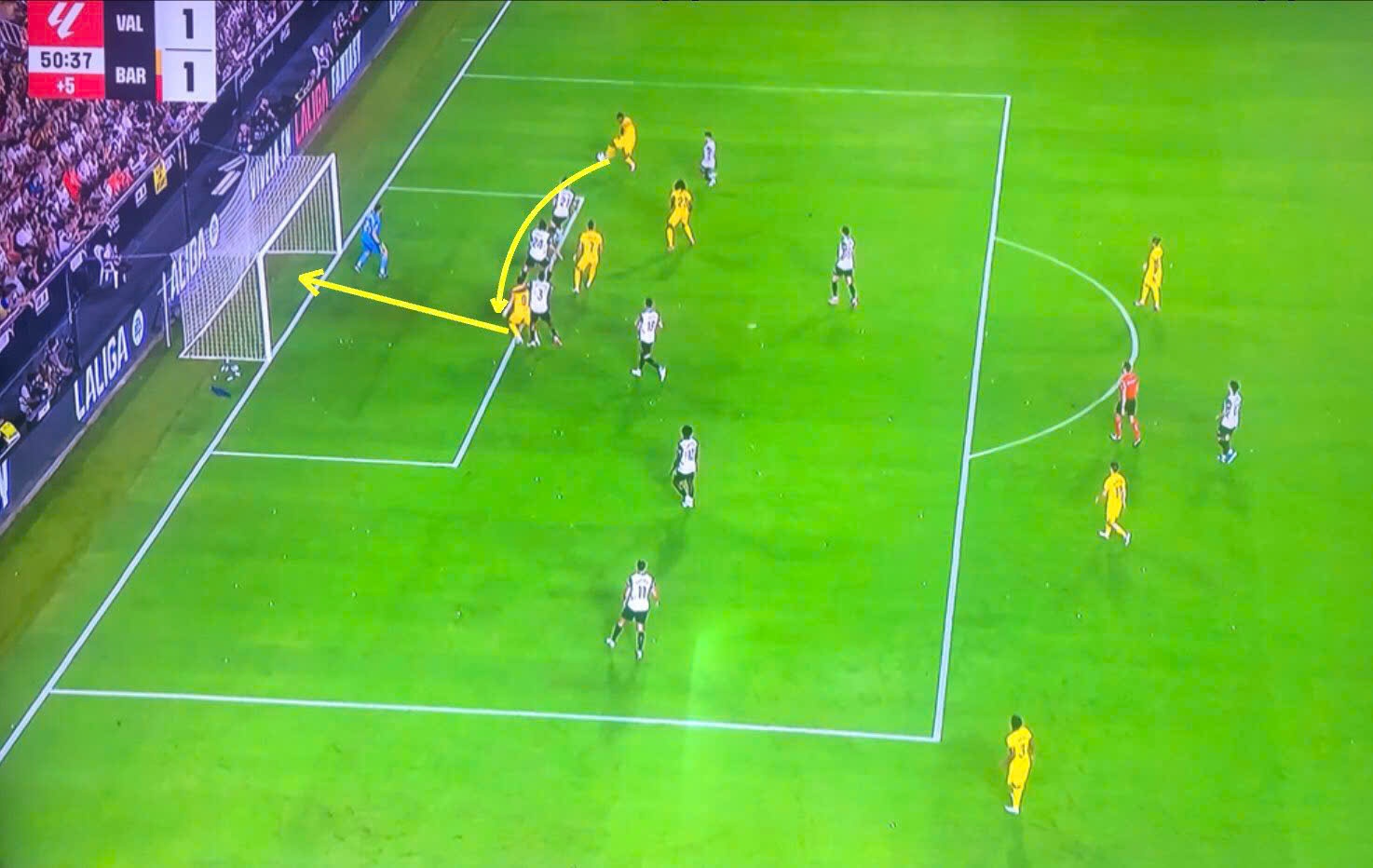 Lamine Yamal gay sot anh 3