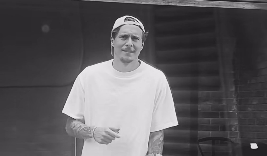 Them cau thu MU phai chong nang hinh anh