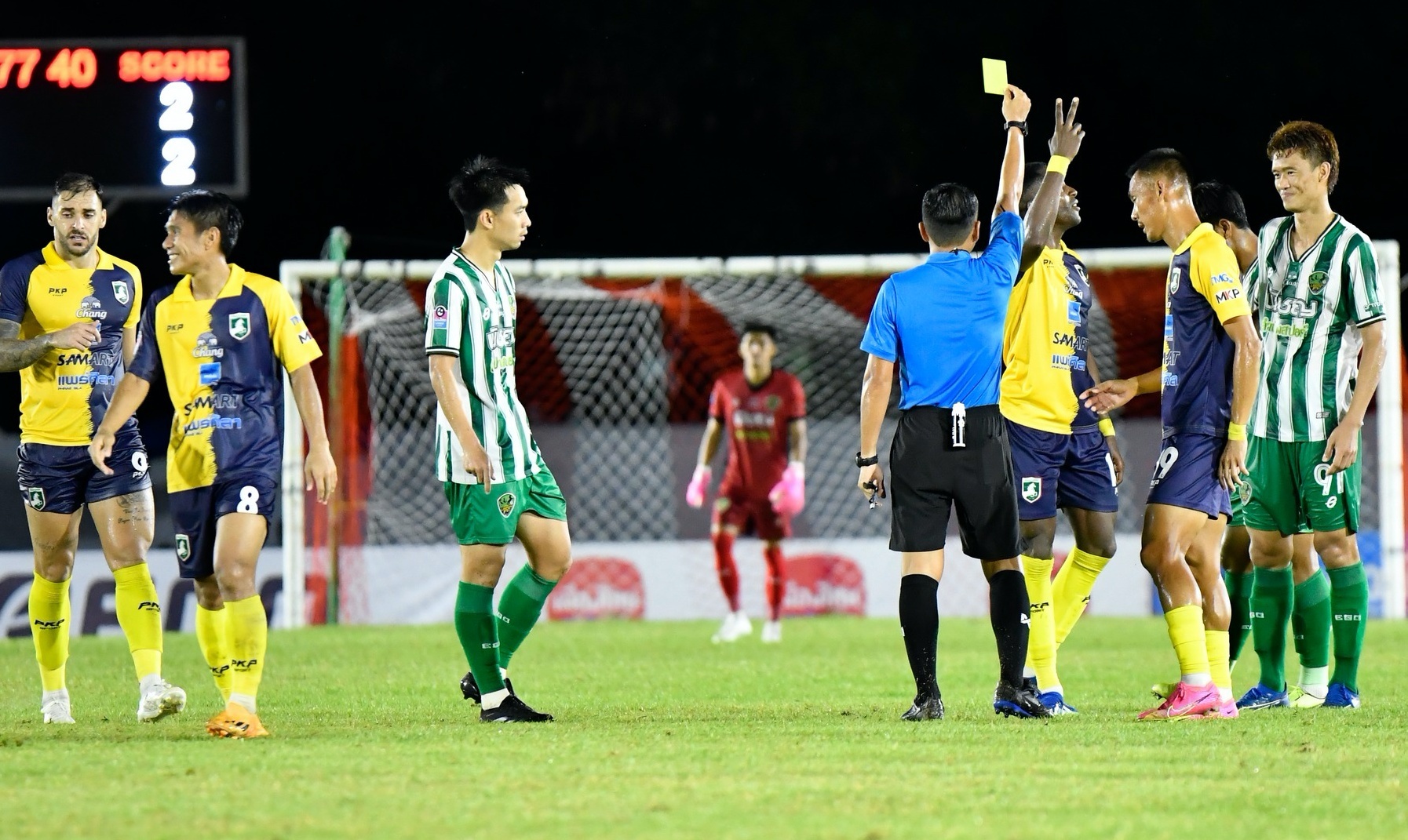 Au da o giai Thai Lan hinh anh