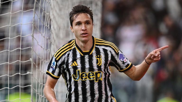 Barcelona hoi mua Chiesa voi gia re bat ngo hinh anh