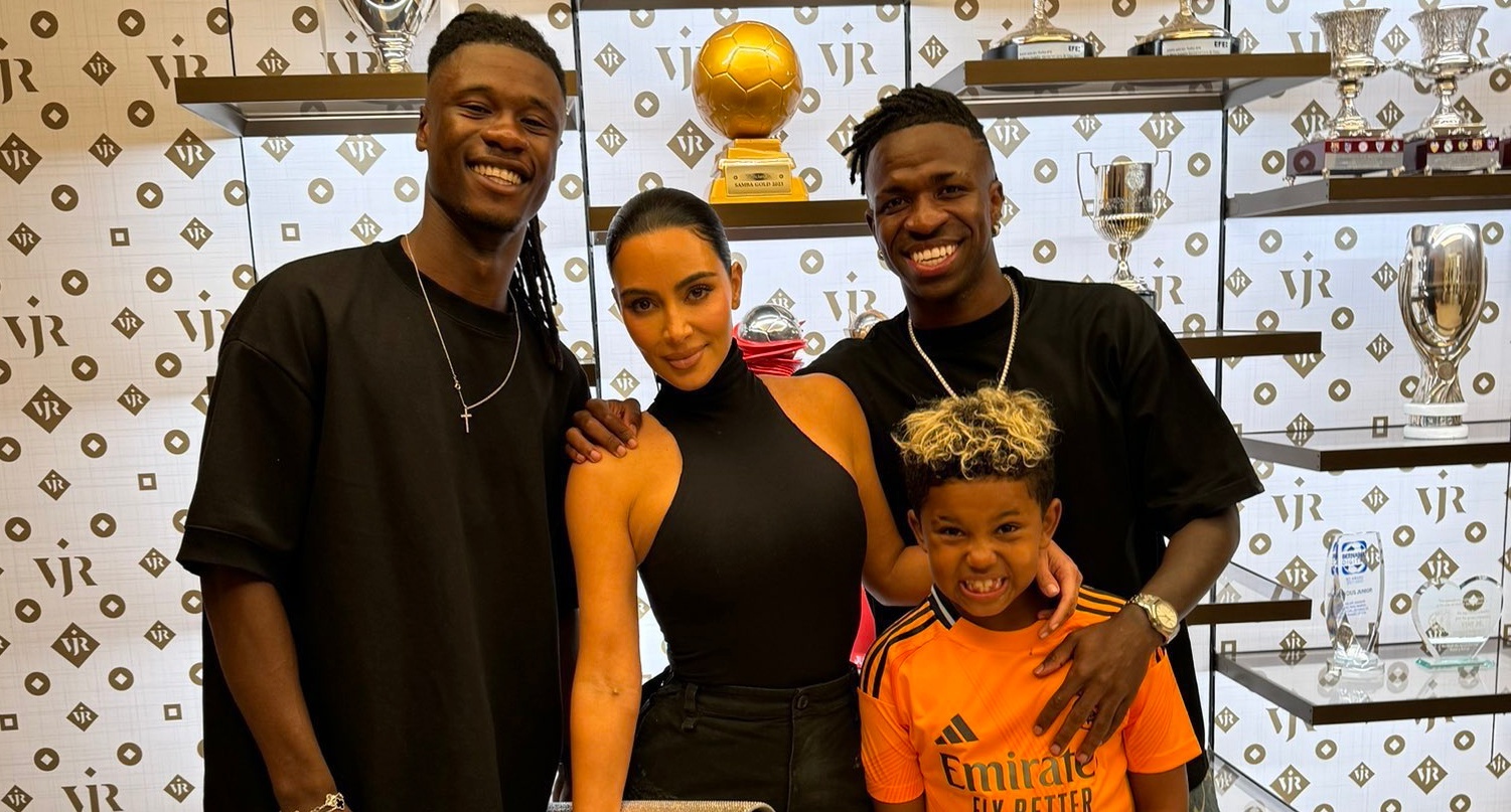 Kim Kardashian gap Vinicius hinh anh