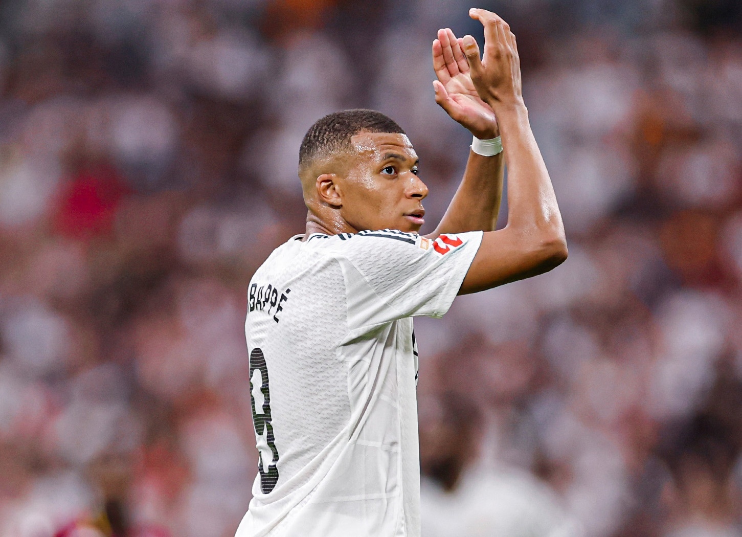 Phan ung cua HLV Ancelotti khi Mbappe tit ngoi 2 tran hinh anh