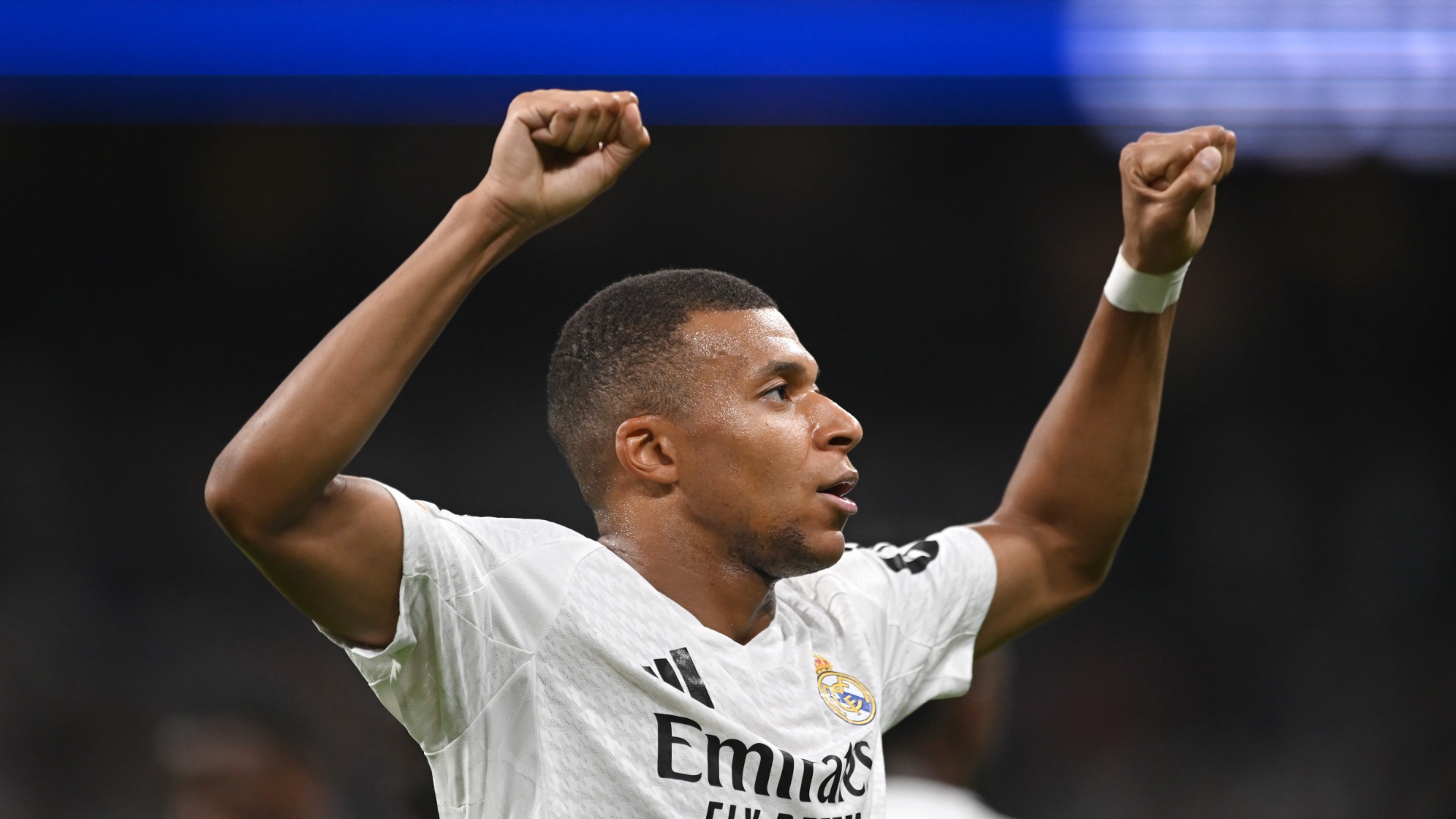 Mbappe khong ngai ap luc tu Ronaldo hinh anh