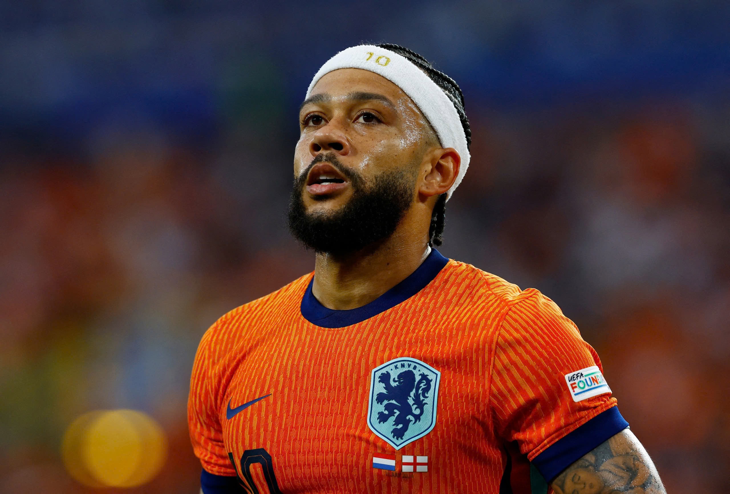 HLV Koeman thien vi Depay? hinh anh