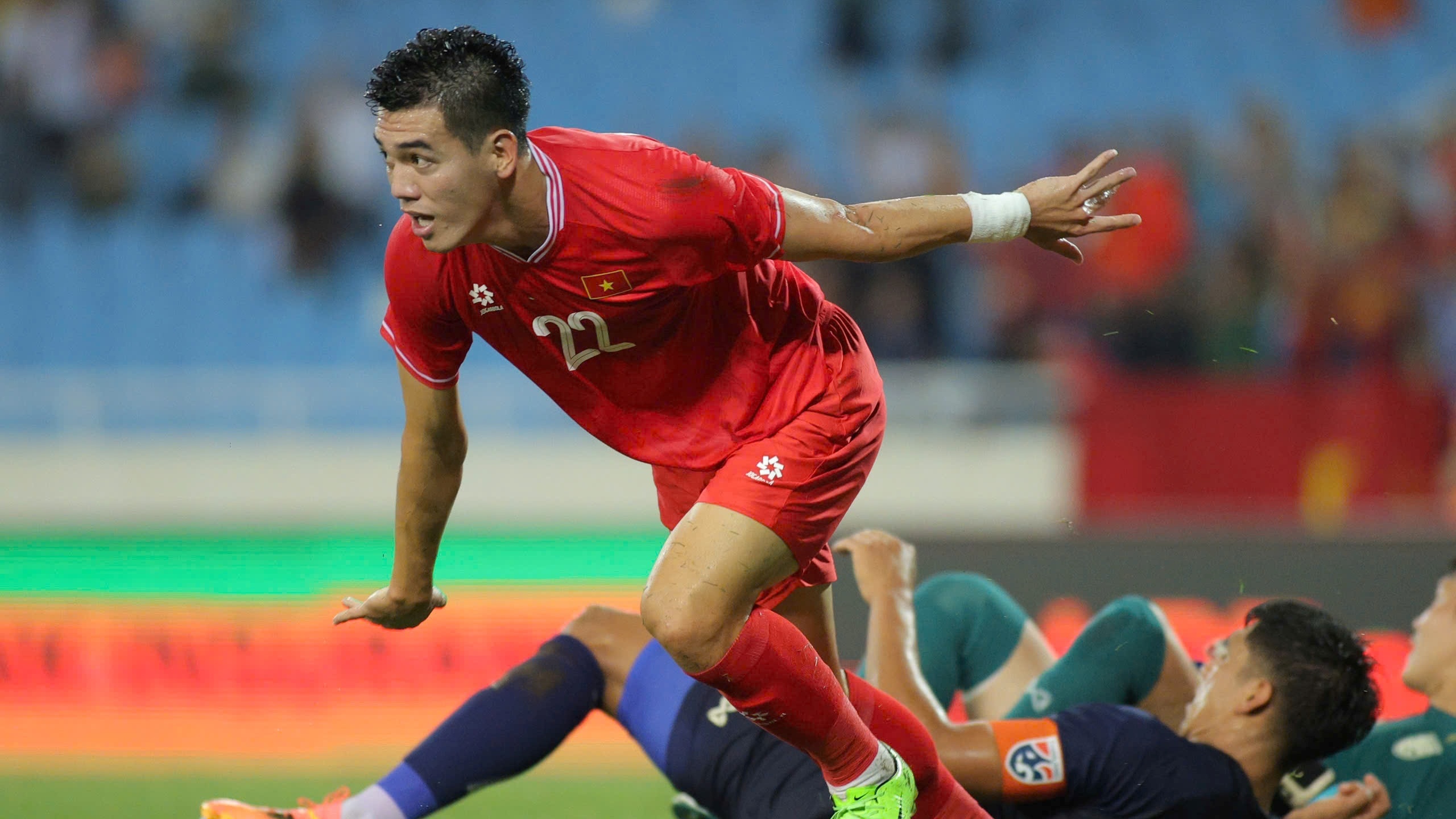 Highlights tuyen Viet Nam 1-2 Thai Lan hinh anh