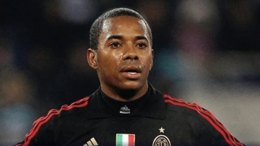 Robinho tiep tuc ngoi tu hinh anh