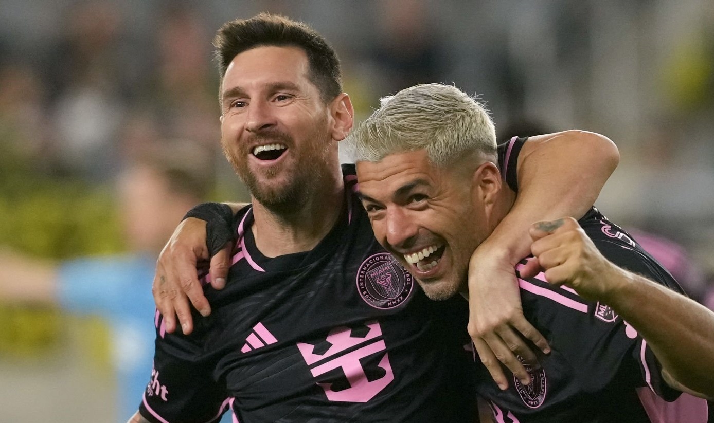 Messi lap cu dup trong 5 phut hinh anh