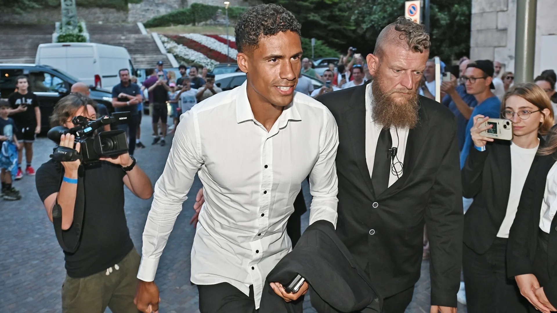 Cong viec moi cua Varane hinh anh