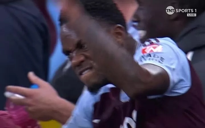 Song ngam o Aston Villa hinh anh