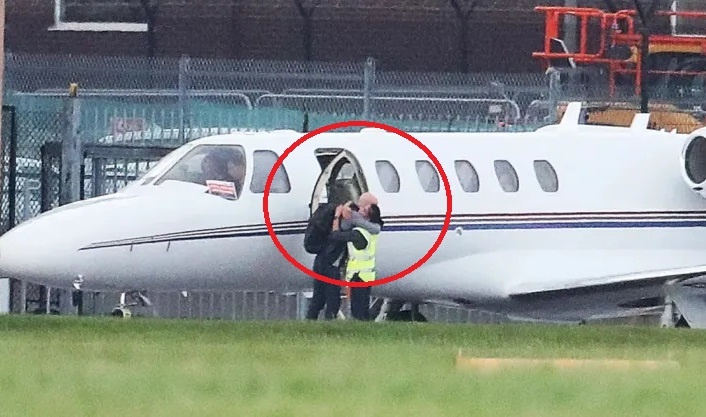 Khoanh khac xuc dong cua Ten Hag truoc khi roi Manchester hinh anh