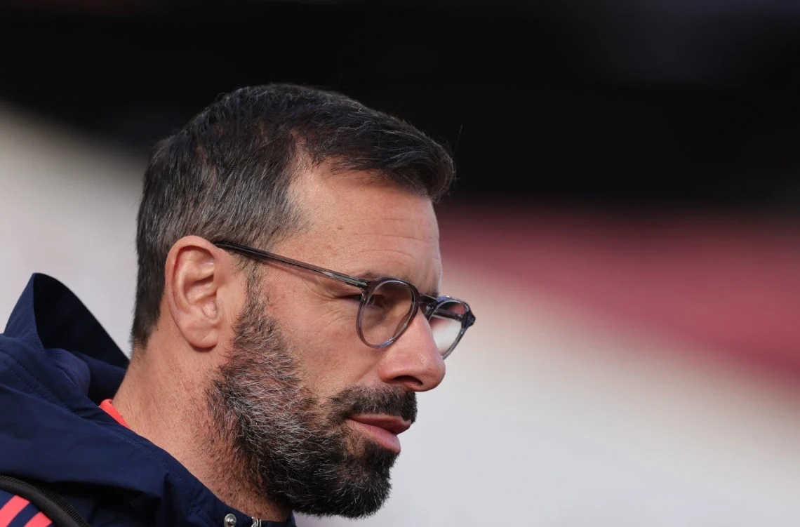 Van Nistelrooy buon khi Ten Hag ra di hinh anh