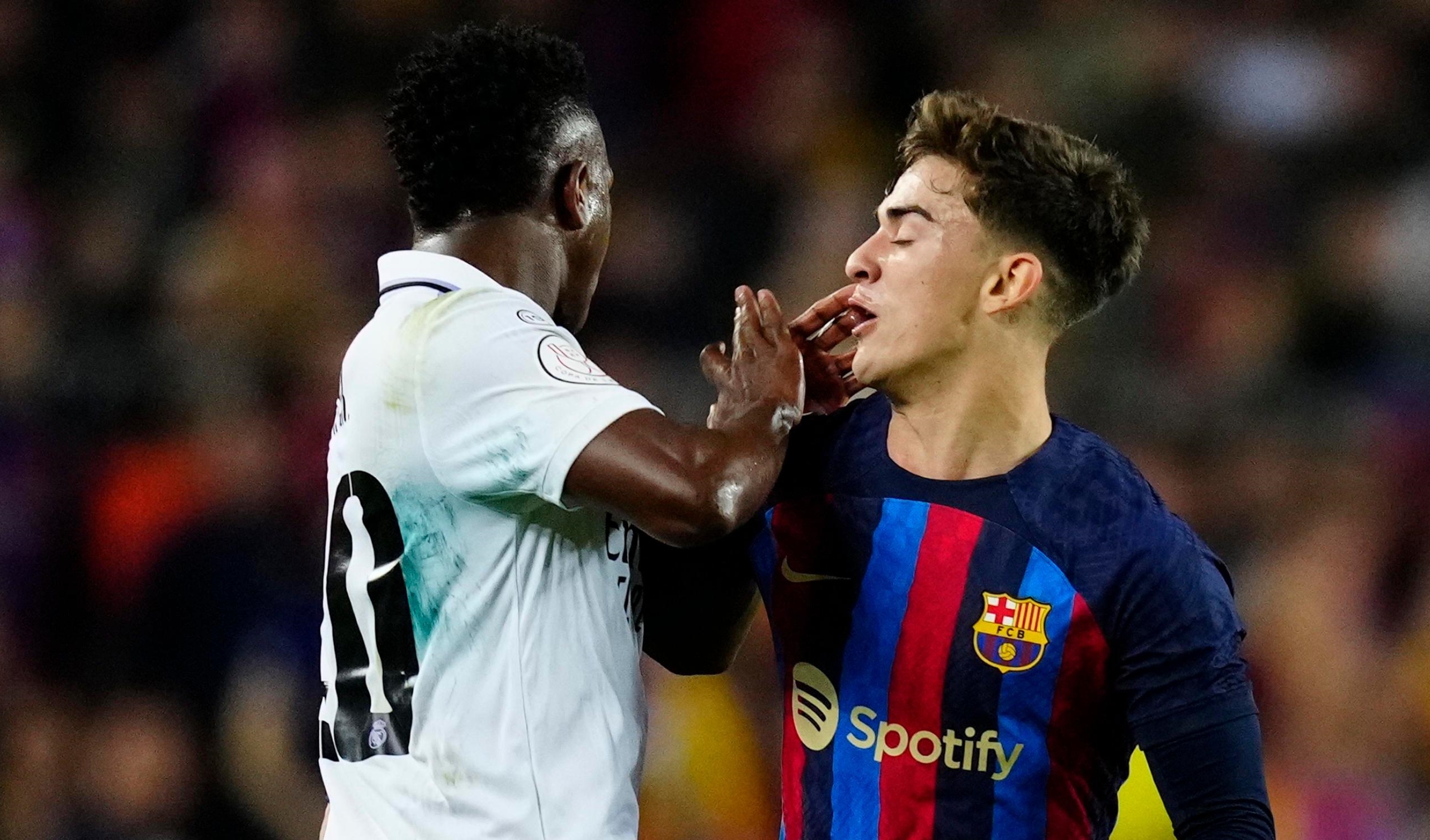 Gavi gay chu y khi Vinicius truot Qua bong vang hinh anh