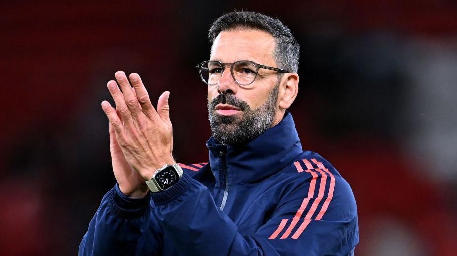 Van Nistelrooy se roi MU hinh anh